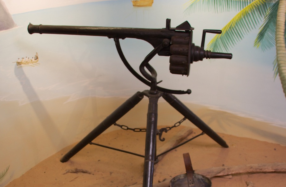 PUCKLE MACHINE GUN 1718